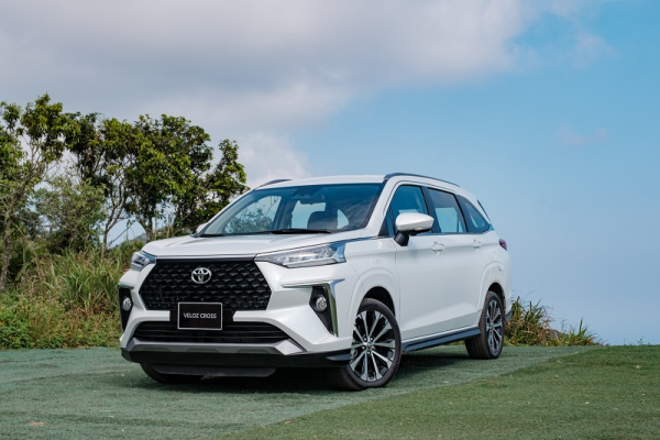 So sánh Toyota Veloz Cross và Kia Carens: Đại chiến xe Nhật – Hàn