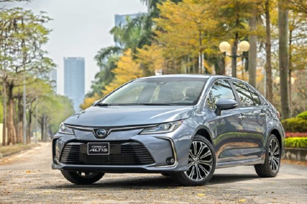 Corolla Altis mới có ba phiên bản, giá từ 719 triệu đồng